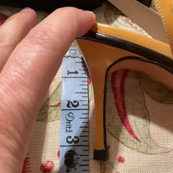 Chanel Semi Point Mustard Black Detail Slingback Shoe - Picture 16 of 16